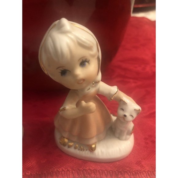 Vintage Giftcraft Peach Elegance Porcelain Figurines - Picture 4 of 8